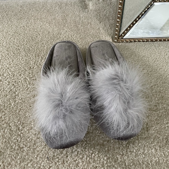Slippers - Picture 2 of 5